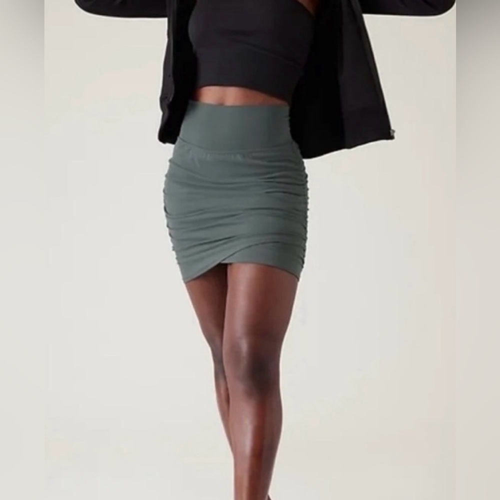 Athleta Transcend Skort Gray